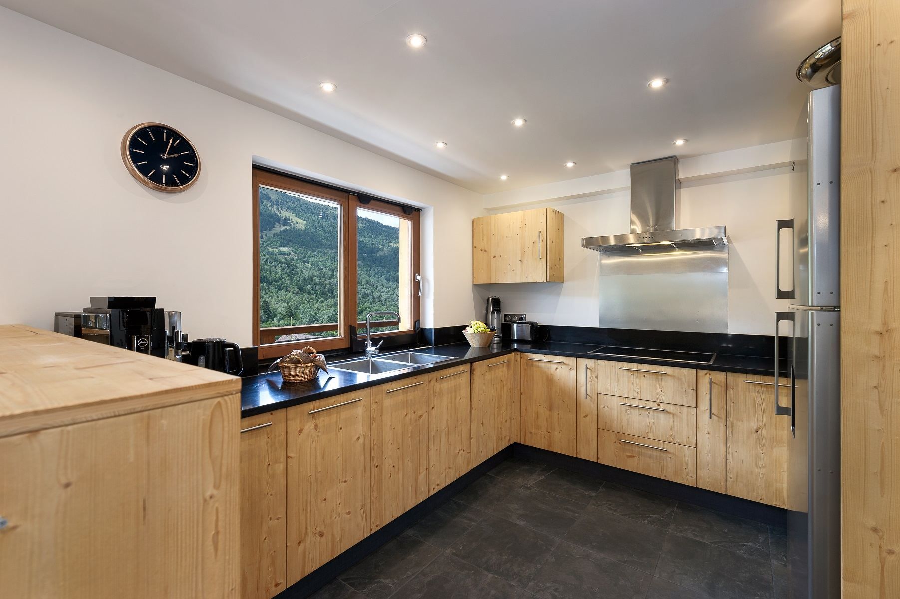 luxury chalet 10 Rooms for seasonal rent on MERIBEL LES ALLUES (73550)