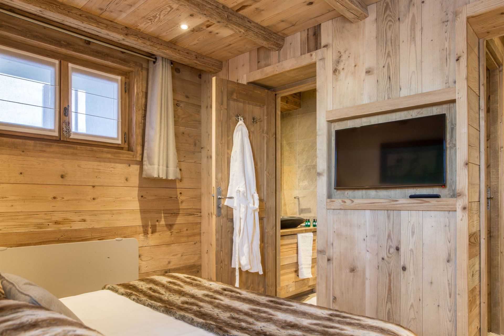 luxury chalet 15 Rooms for seasonal rent on MERIBEL LES ALLUES (73550)