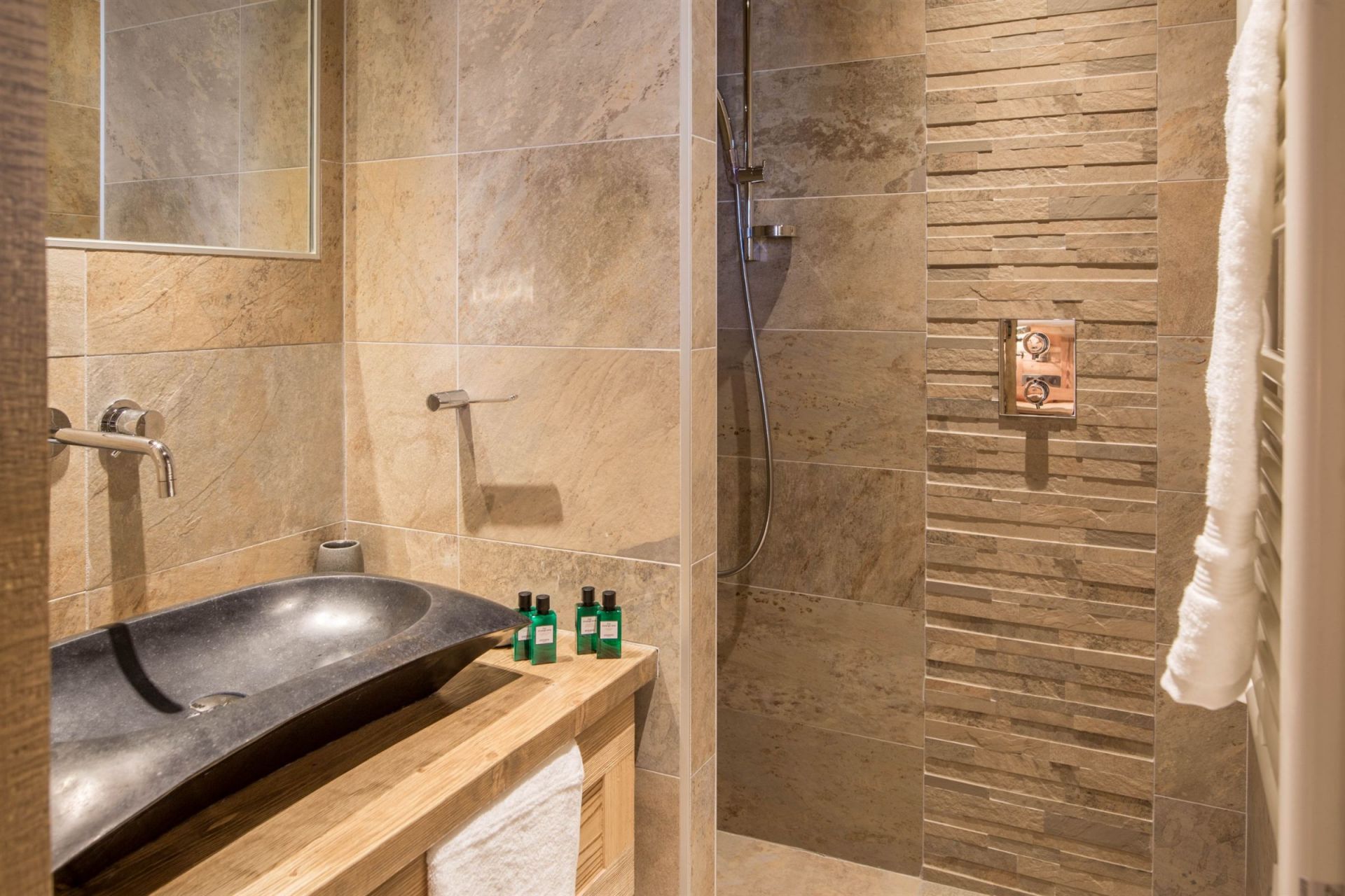 luxury chalet 15 Rooms for seasonal rent on MERIBEL LES ALLUES (73550)