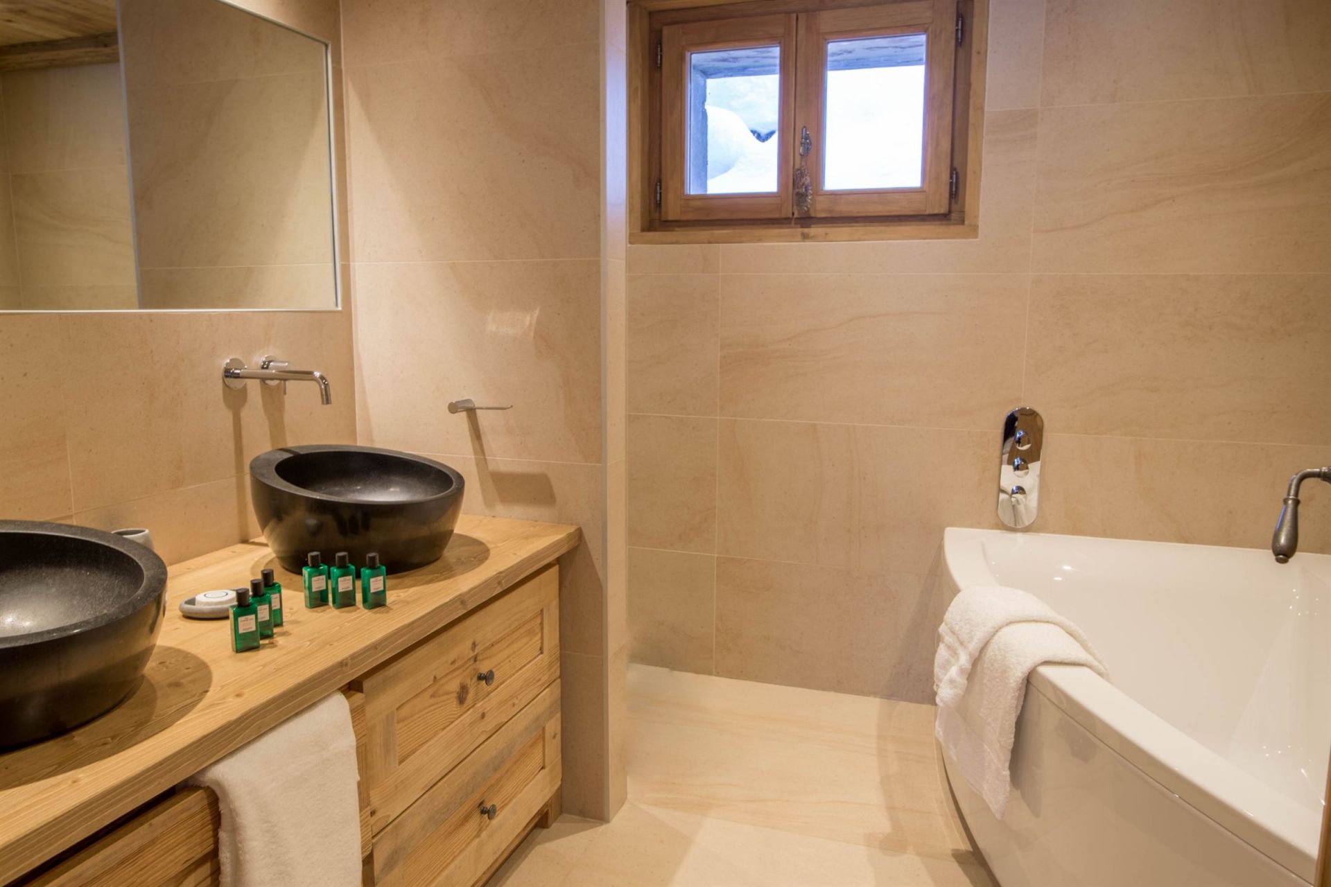 luxury chalet 15 Rooms for seasonal rent on MERIBEL LES ALLUES (73550)