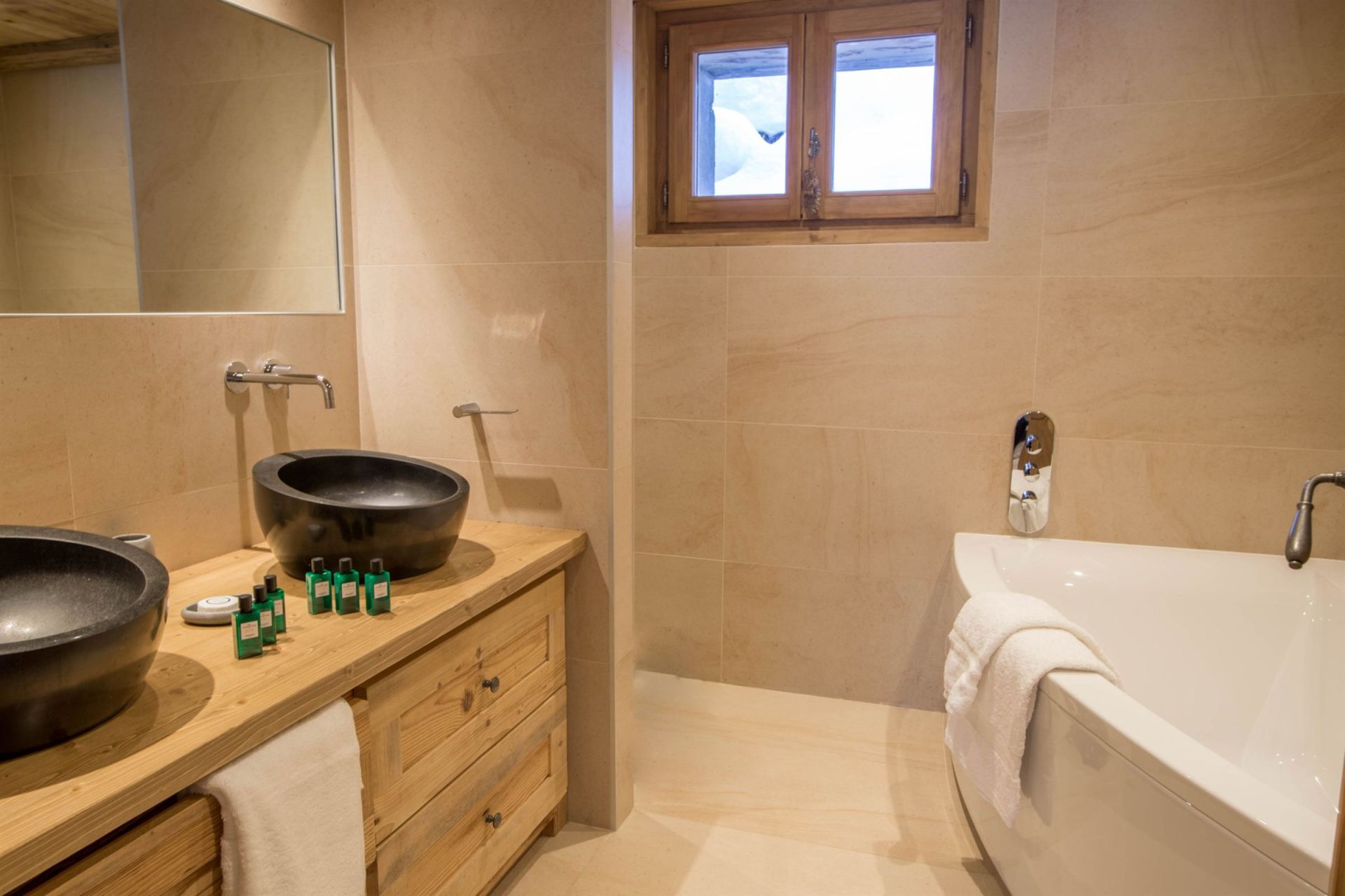 luxury chalet 15 Rooms for seasonal rent on MERIBEL LES ALLUES (73550)
