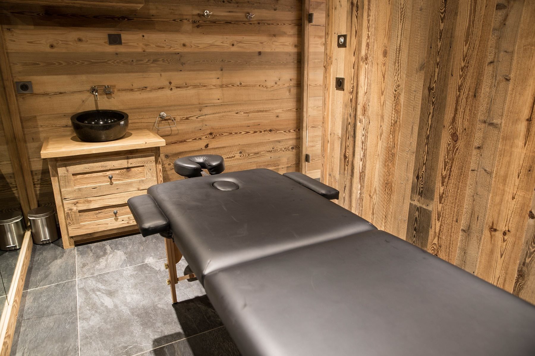 luxury chalet 15 Rooms for seasonal rent on MERIBEL LES ALLUES (73550)