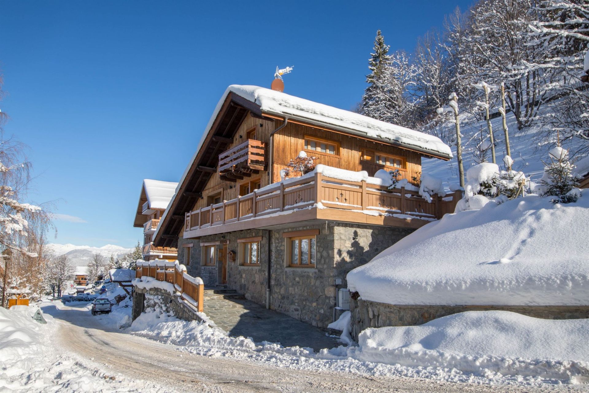 luxury chalet 15 Rooms for seasonal rent on MERIBEL LES ALLUES (73550)