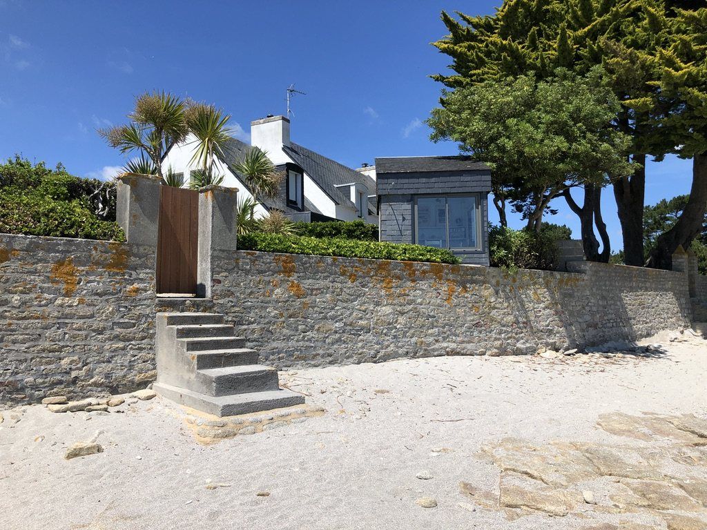luxury house 6 Rooms for seasonal rent on LOCTUDY (29750)