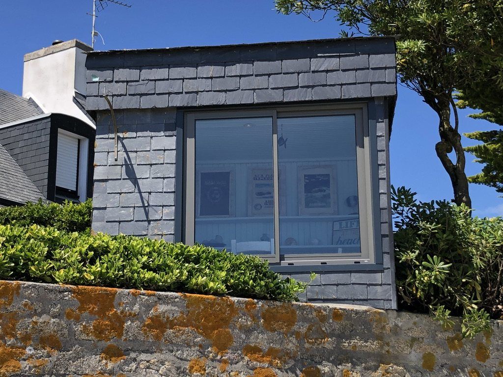luxury house 6 Rooms for seasonal rent on LOCTUDY (29750)