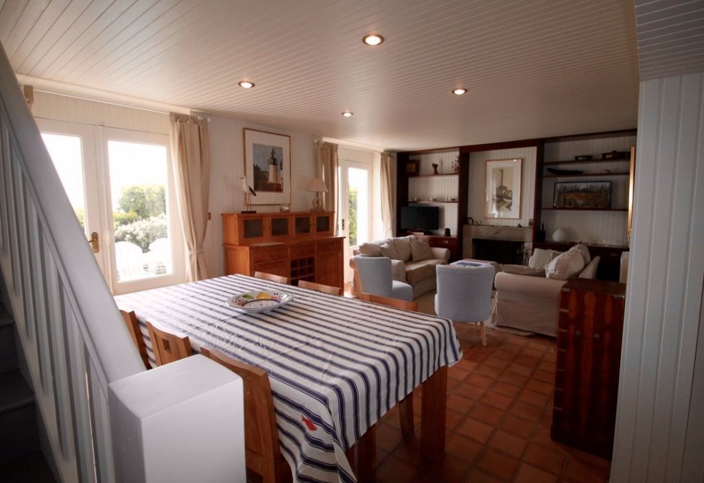 luxury house 6 Rooms for seasonal rent on LOCTUDY (29750)