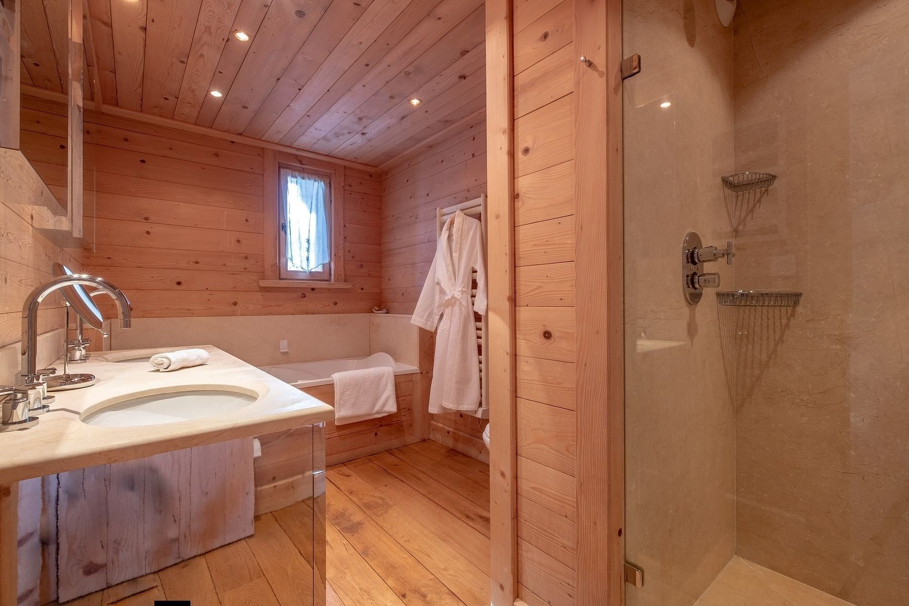 luxury chalet 6 Rooms for seasonal rent on COURCHEVEL (73120)