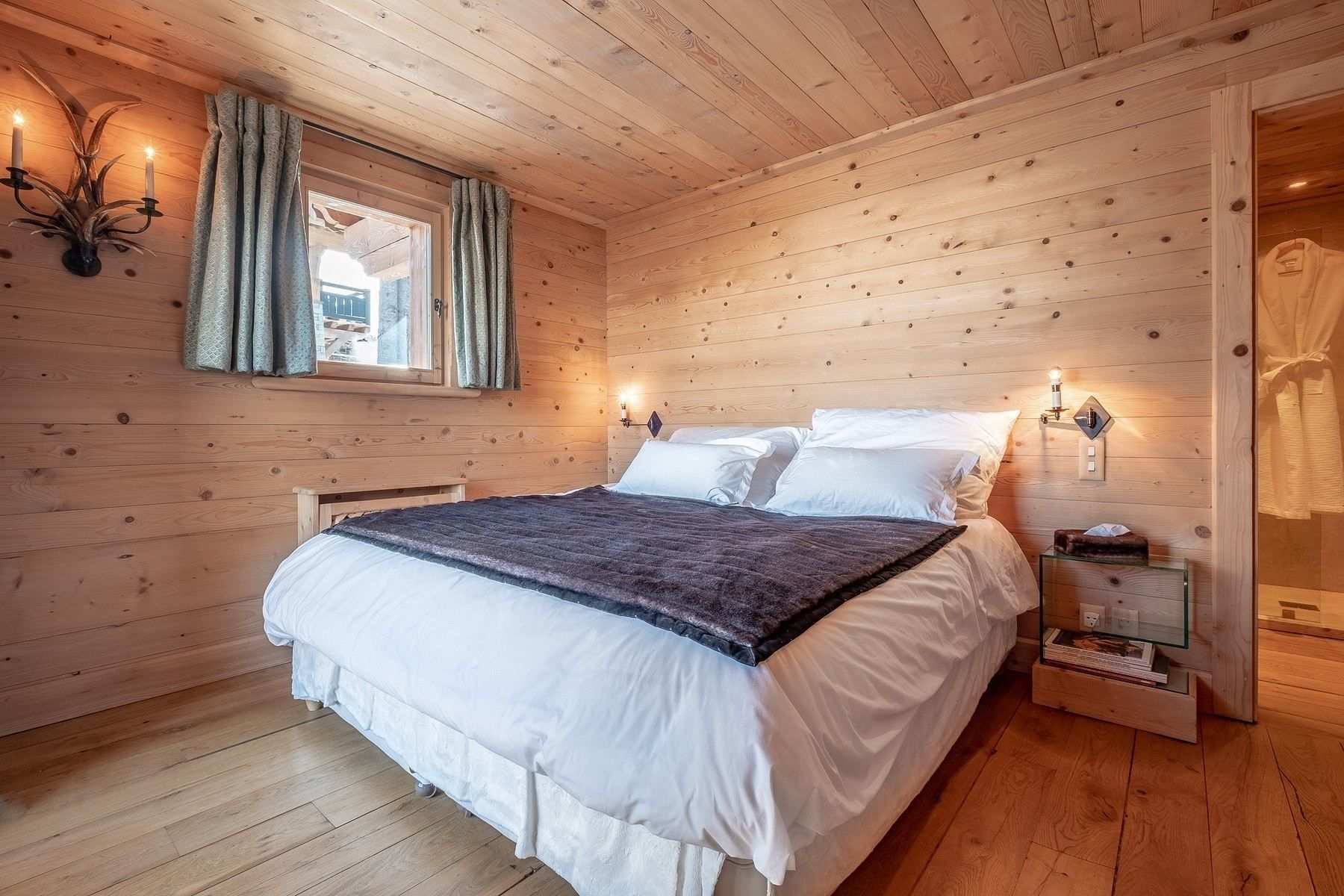luxury chalet 6 Rooms for seasonal rent on COURCHEVEL (73120)