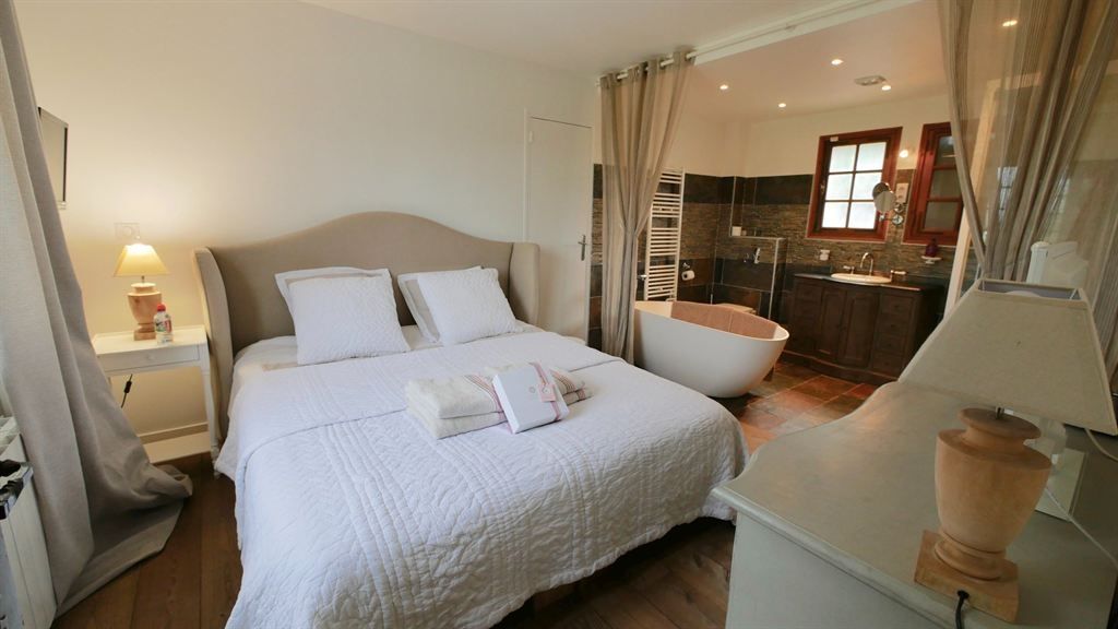 maison de luxe 9 Pièces en location saisonnière sur TOURGEVILLE (14800)
