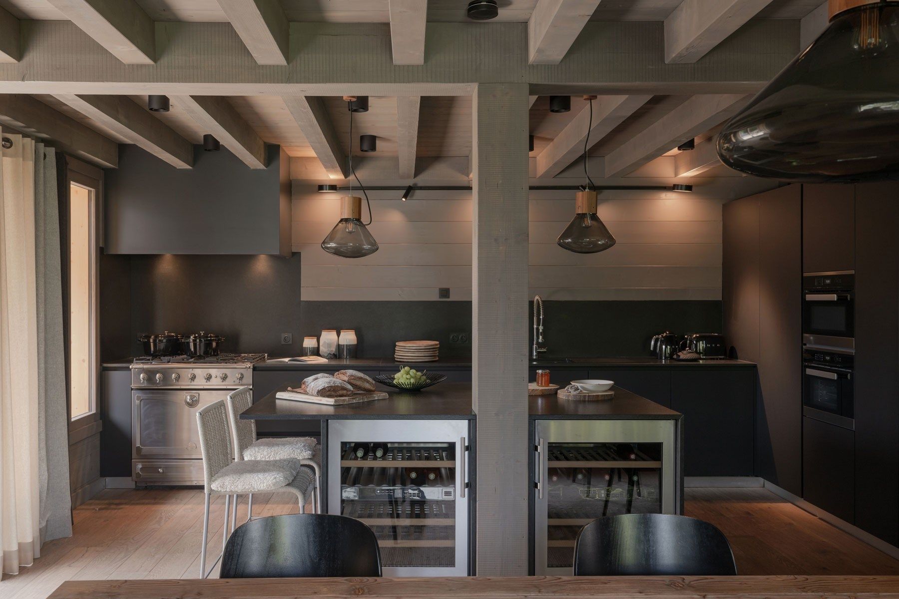 luxury chalet 12 Rooms for seasonal rent on MEGEVE (74120)