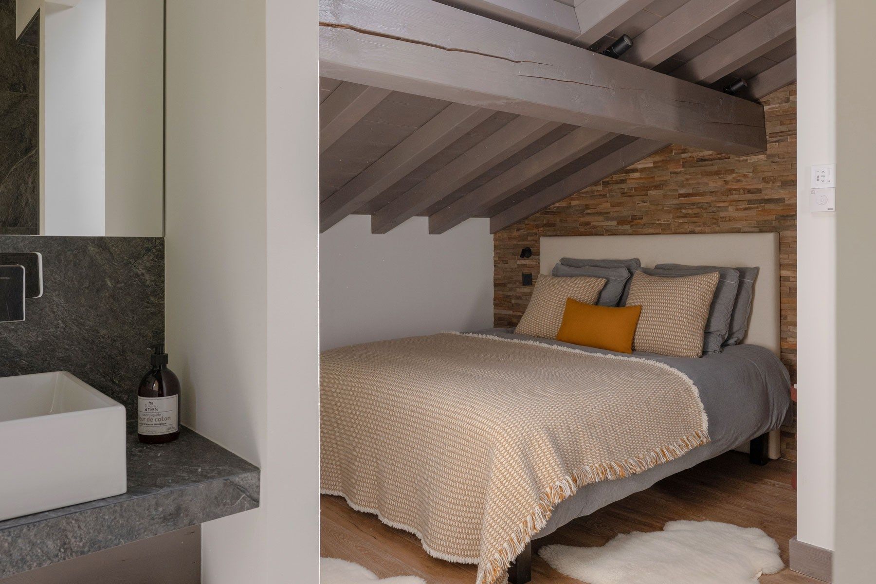 luxury chalet 12 Rooms for seasonal rent on MEGEVE (74120)