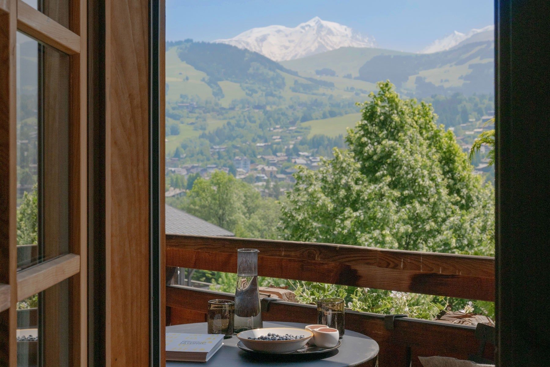 luxury chalet 12 Rooms for seasonal rent on MEGEVE (74120)