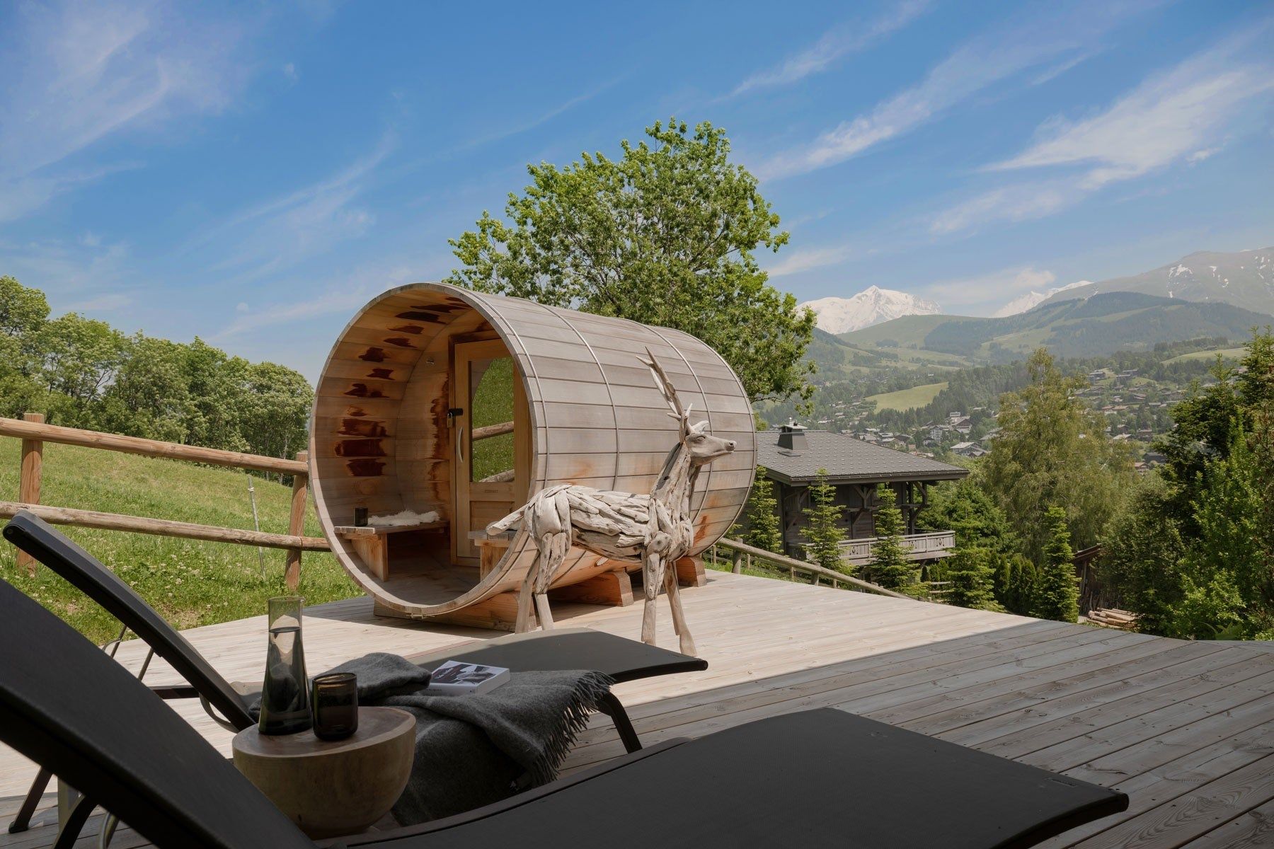 luxury chalet 12 Rooms for seasonal rent on MEGEVE (74120)