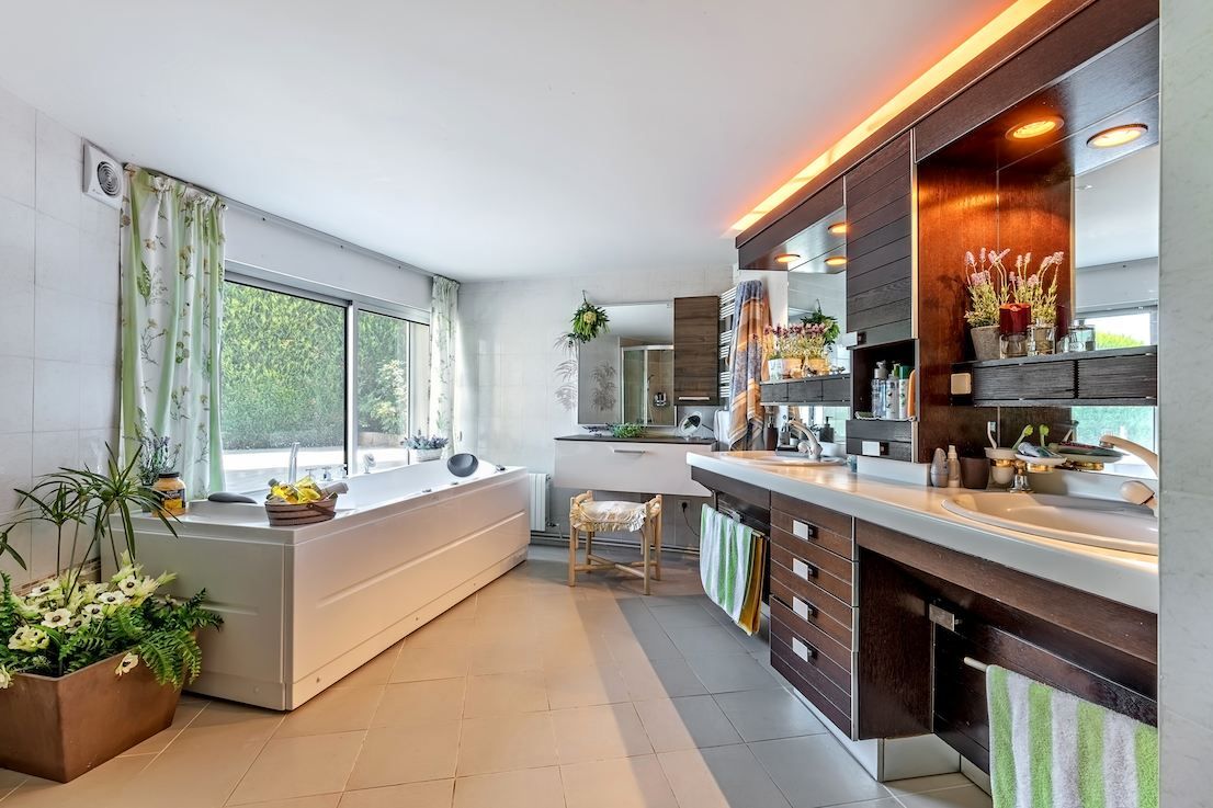 luxury house 6 Rooms for sale on BALLAISON (74140)