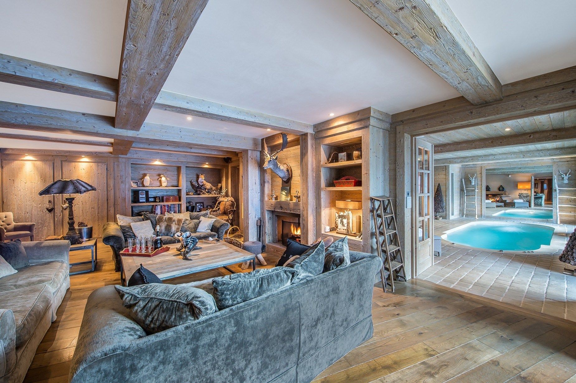 luxury chalet 10 Rooms for seasonal rent on MERIBEL LES ALLUES (73550)