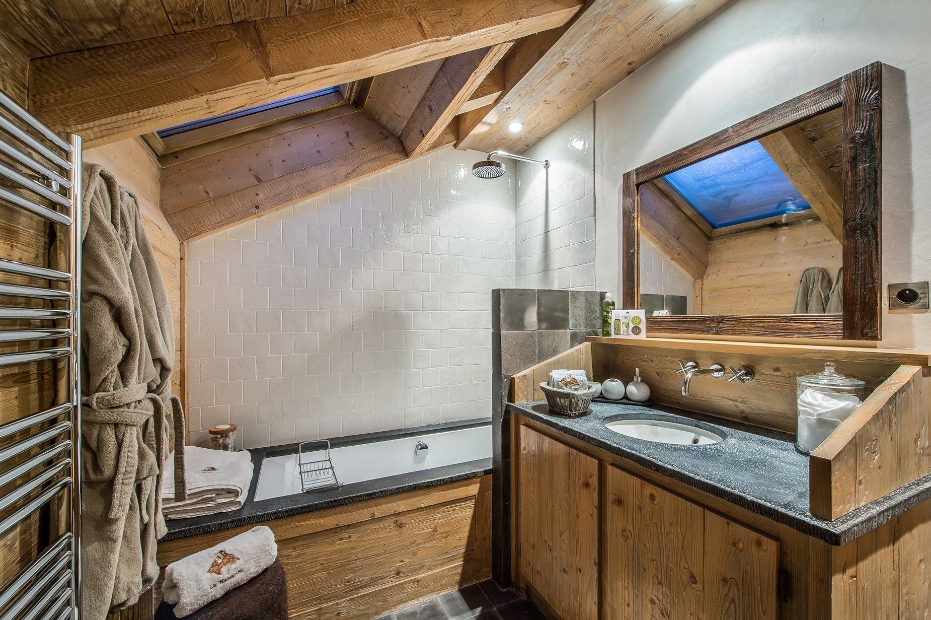 luxury chalet 10 Rooms for seasonal rent on MERIBEL LES ALLUES (73550)