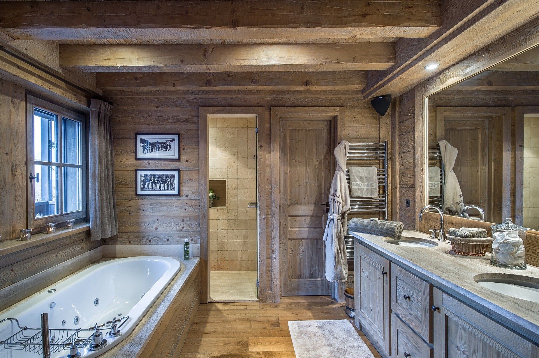 luxury chalet 10 Rooms for seasonal rent on MERIBEL LES ALLUES (73550)