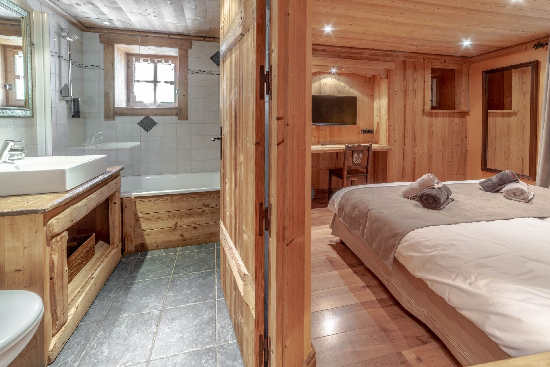 luxury chalet 7 Rooms for seasonal rent on MERIBEL LES ALLUES (73550)