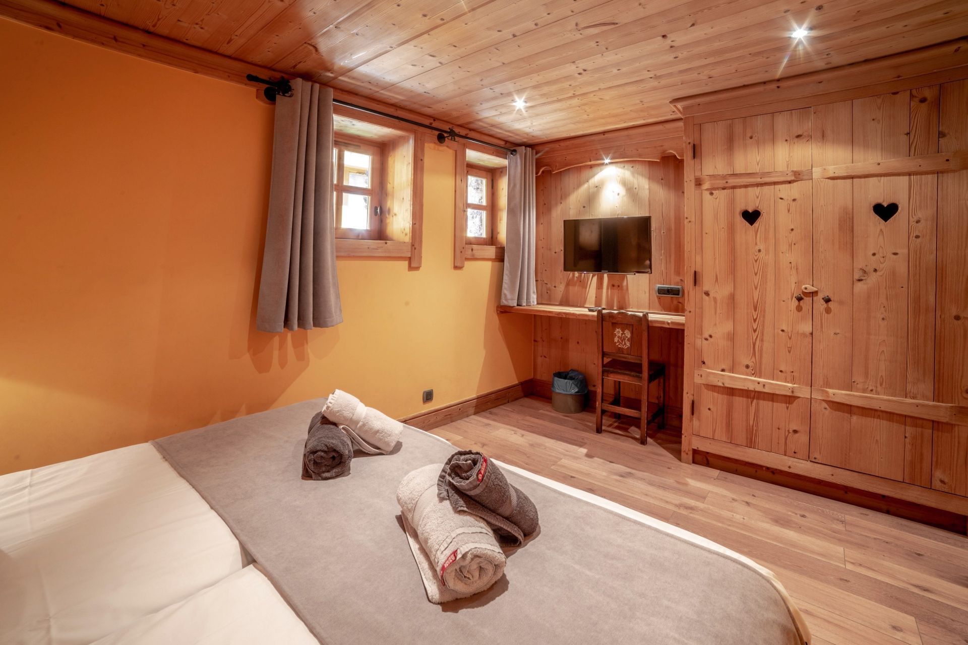 luxury chalet 7 Rooms for seasonal rent on MERIBEL LES ALLUES (73550)