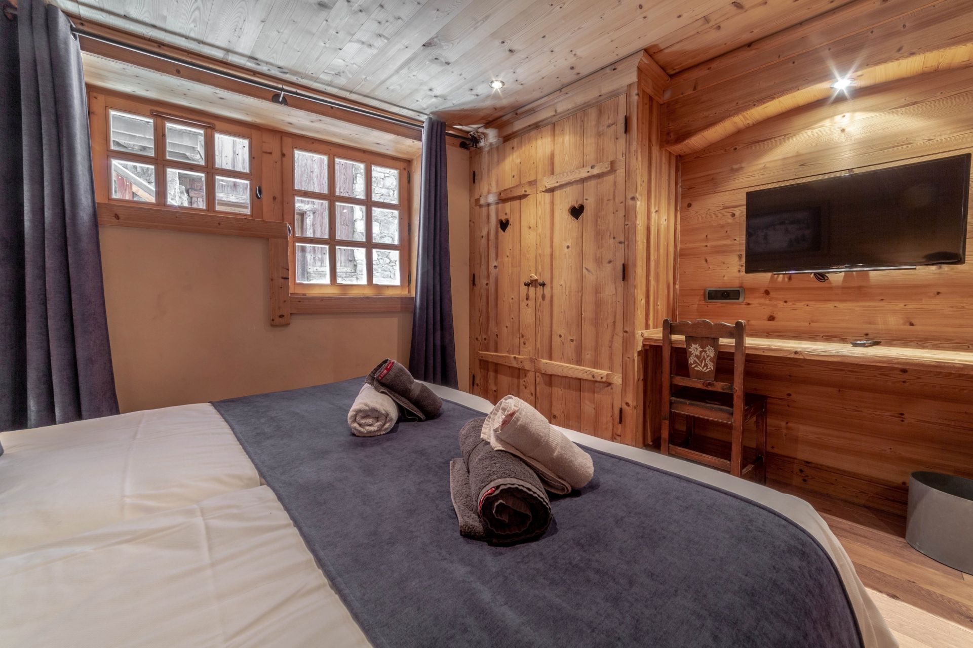 luxury chalet 7 Rooms for seasonal rent on MERIBEL LES ALLUES (73550)
