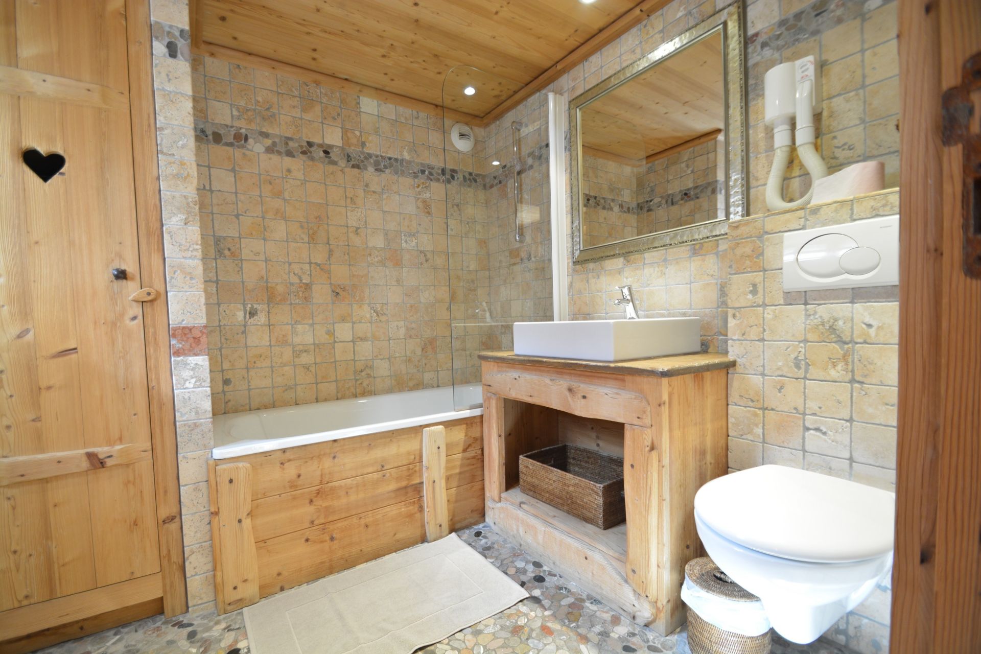 luxury chalet 7 Rooms for seasonal rent on MERIBEL LES ALLUES (73550)