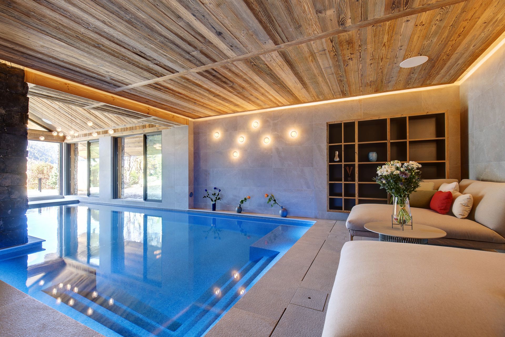 luxury chalet 8 Rooms for seasonal rent on MERIBEL LES ALLUES (73550)