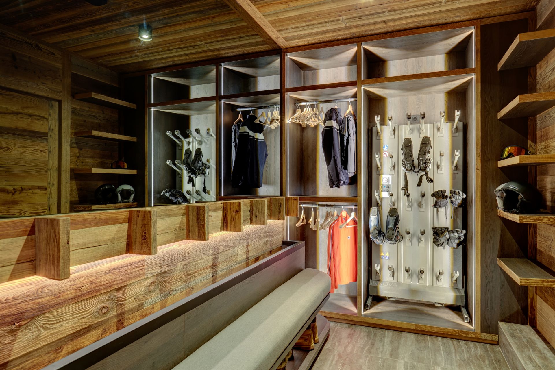 luxury chalet 8 Rooms for seasonal rent on MERIBEL LES ALLUES (73550)