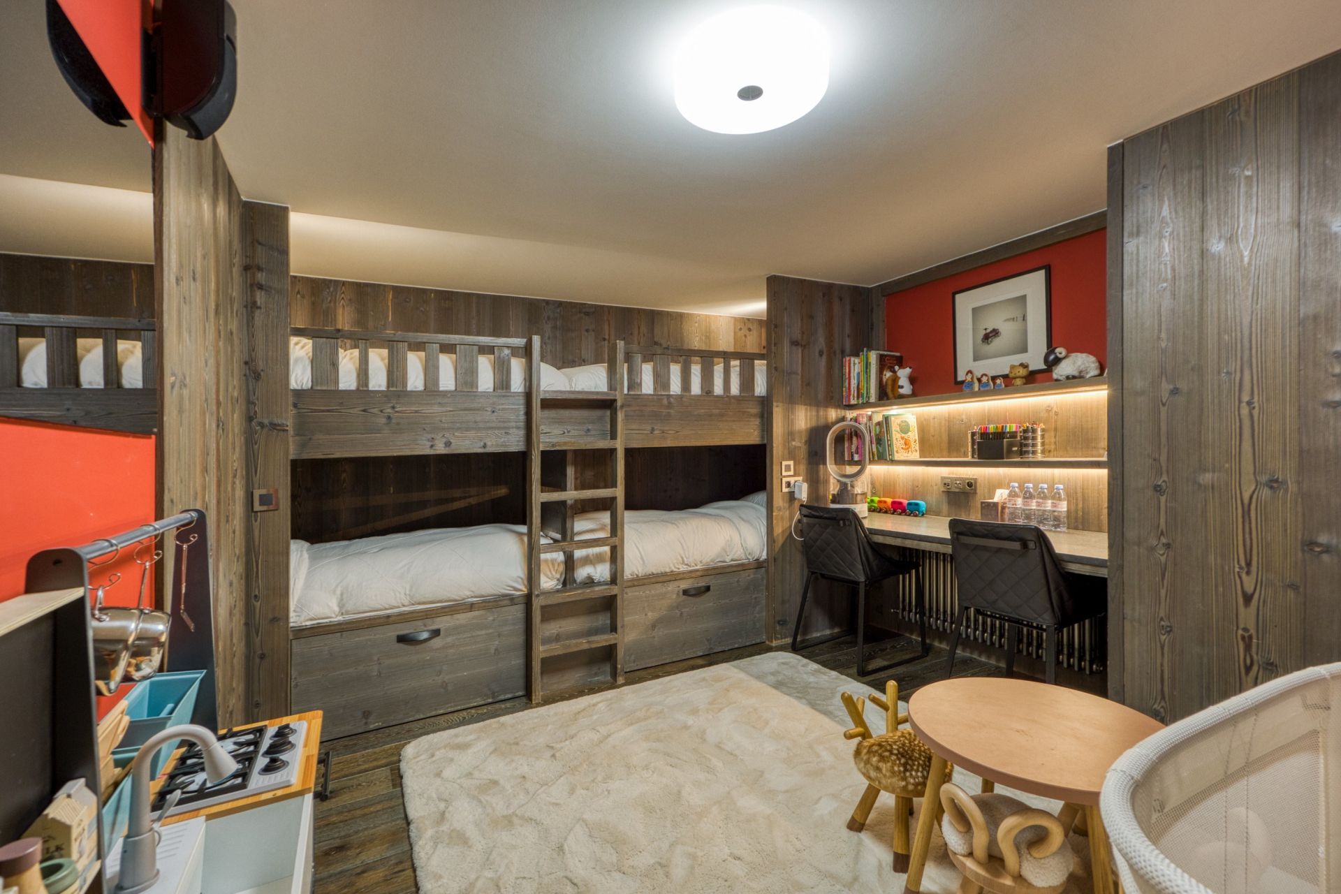 luxury chalet 9 Rooms for seasonal rent on MEGEVE (74120)