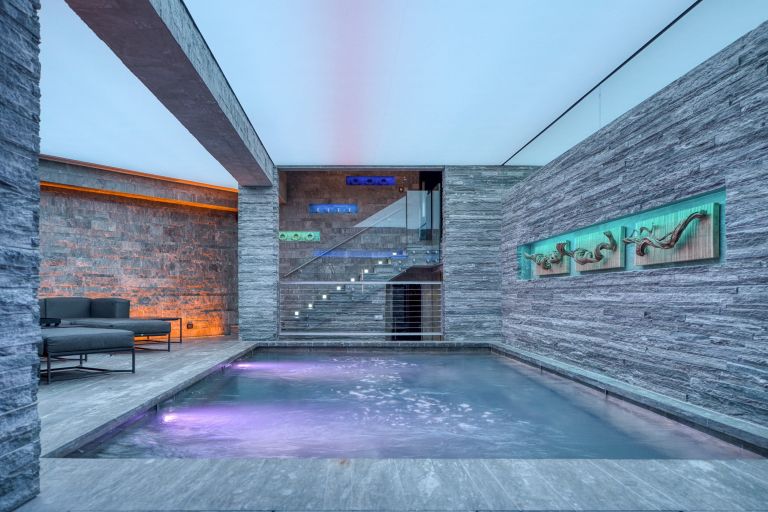 luxury chalet 9 Rooms for seasonal rent on MEGEVE (74120)