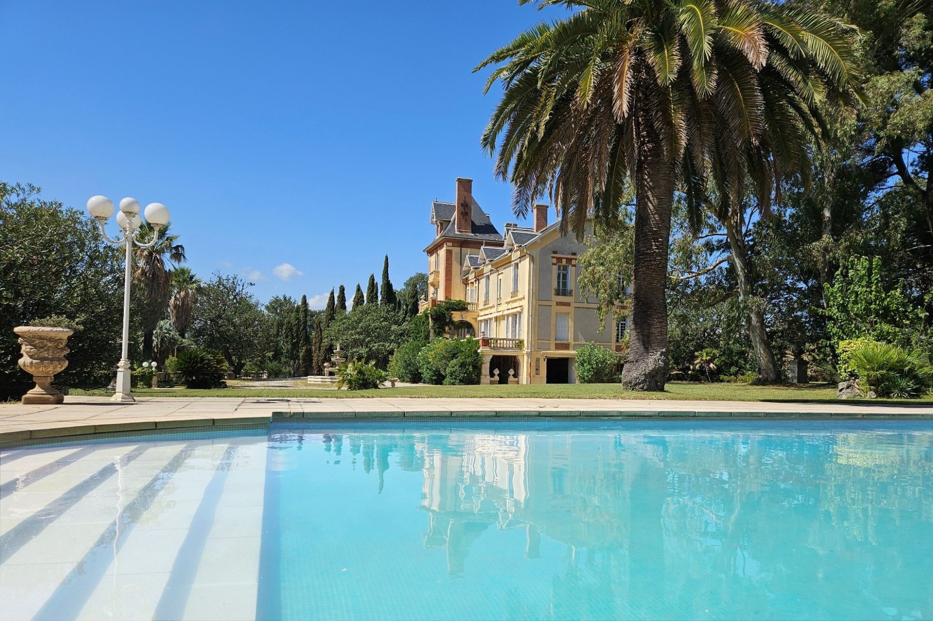 castle 13 Rooms for sale on PERPIGNAN (66000)