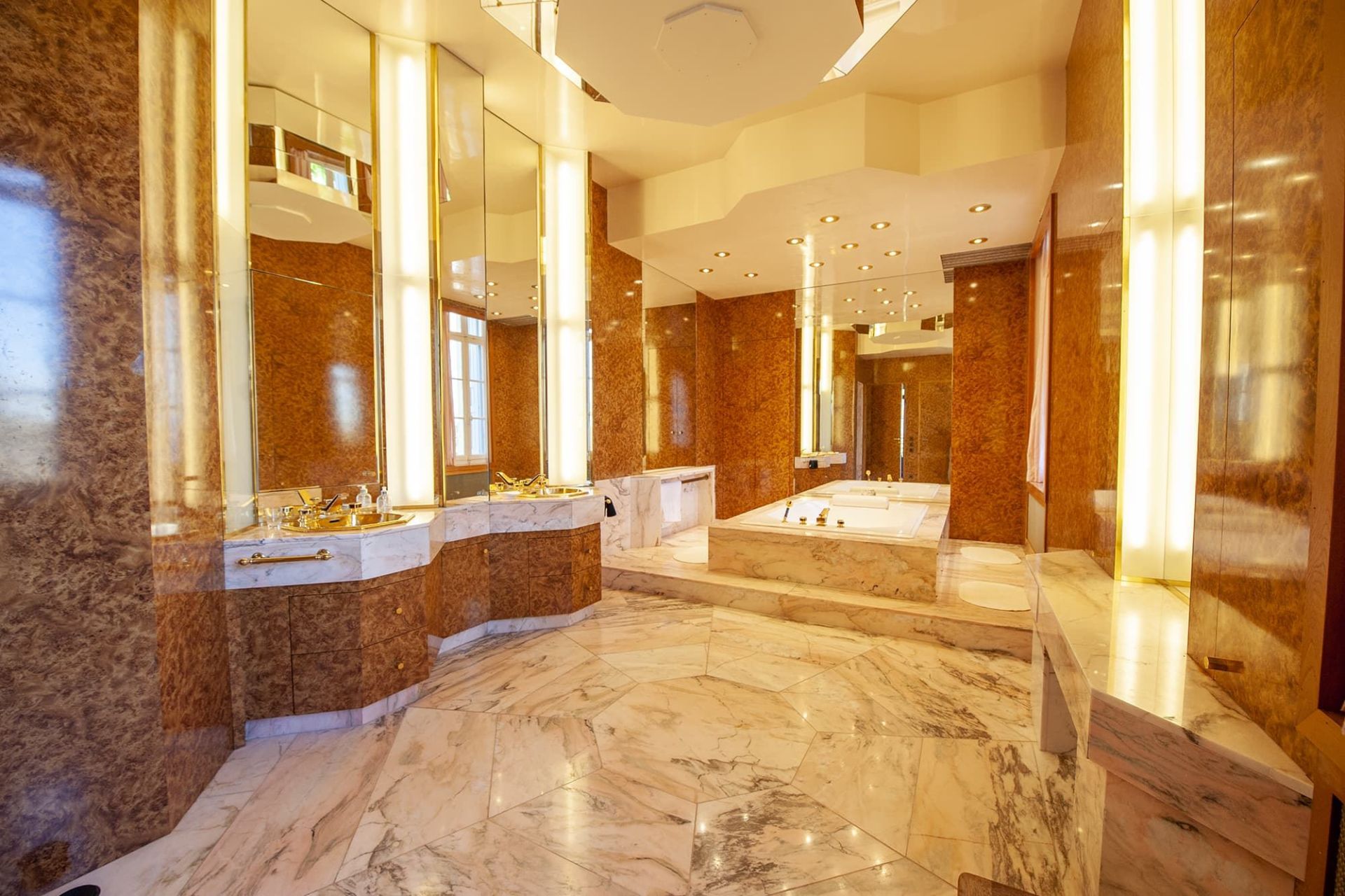 castle 13 Rooms for sale on PERPIGNAN (66000)
