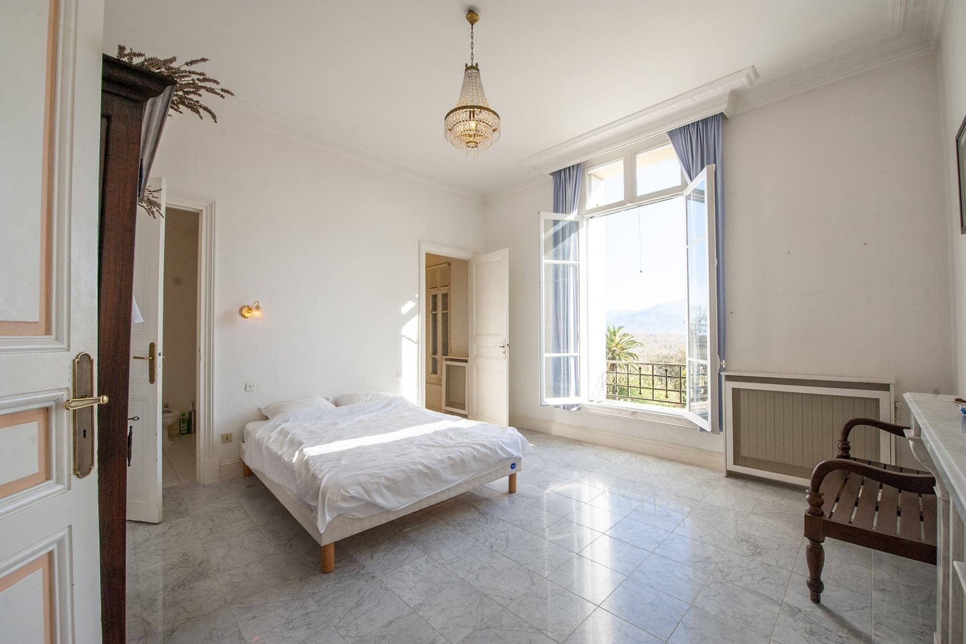 castle 13 Rooms for sale on PERPIGNAN (66000)