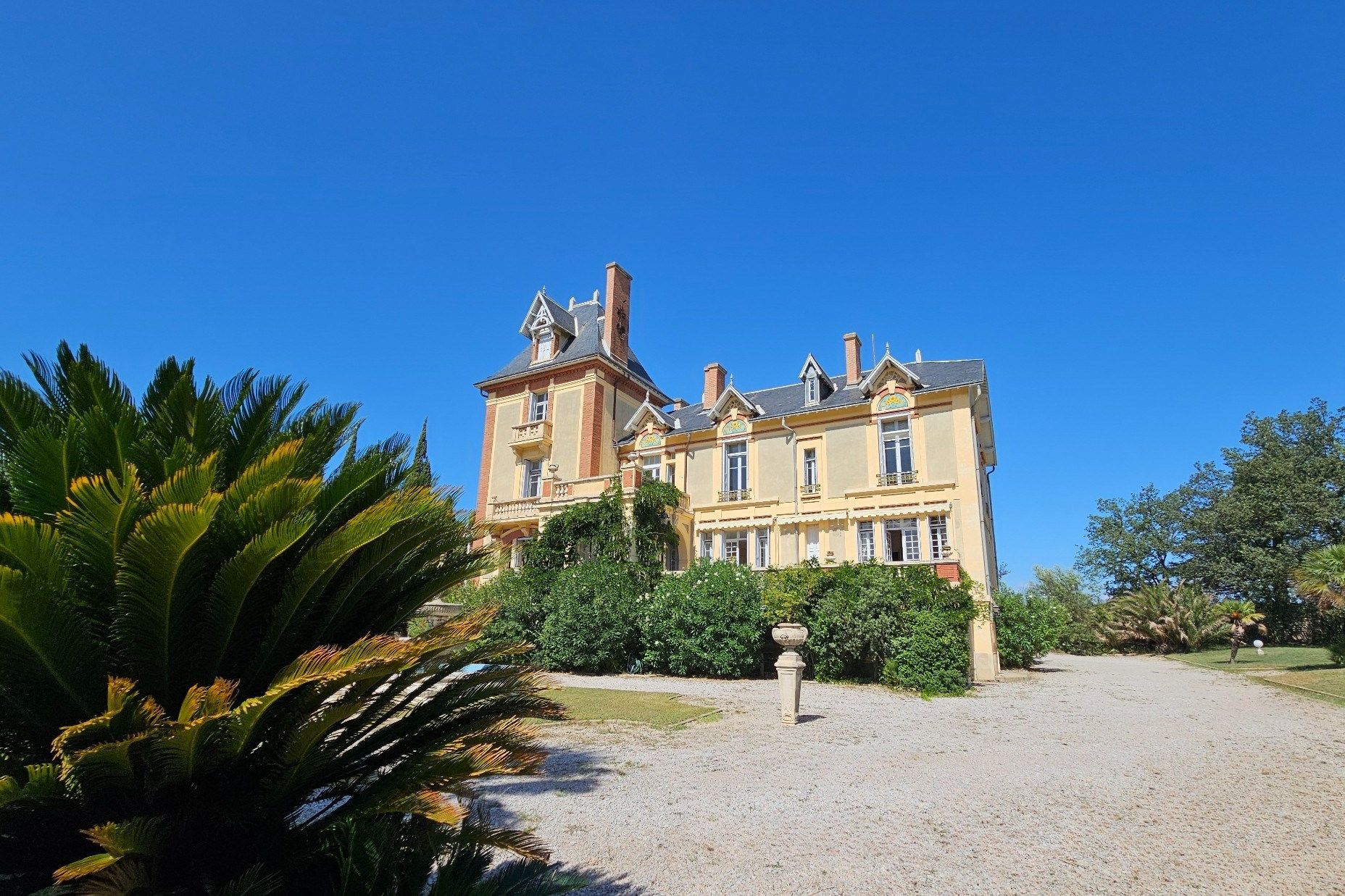 castle 13 Rooms for sale on PERPIGNAN (66000)