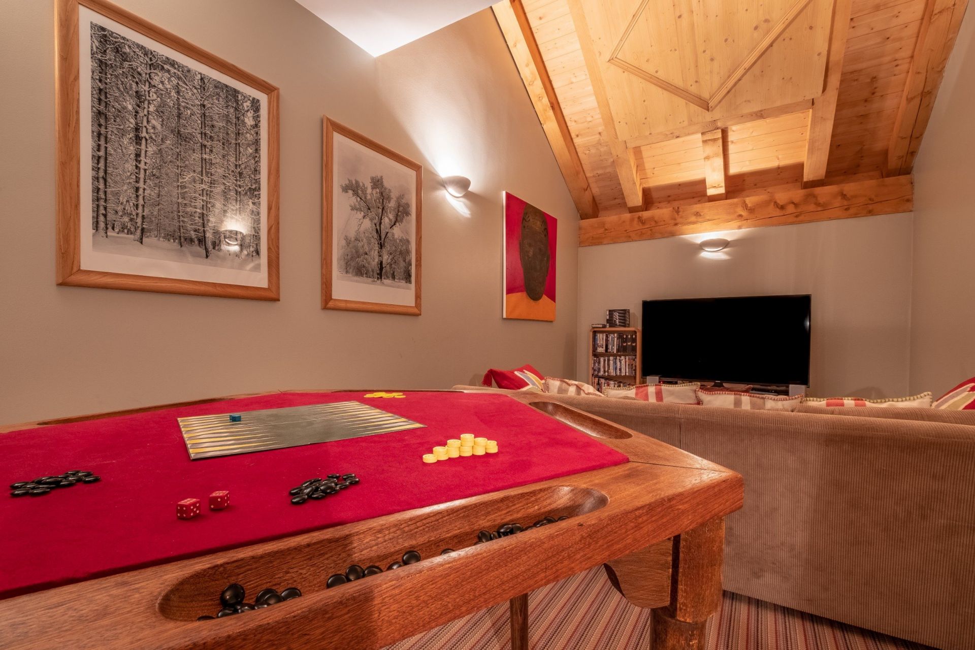 luxury chalet 9 Rooms for seasonal rent on MERIBEL LES ALLUES (73550)