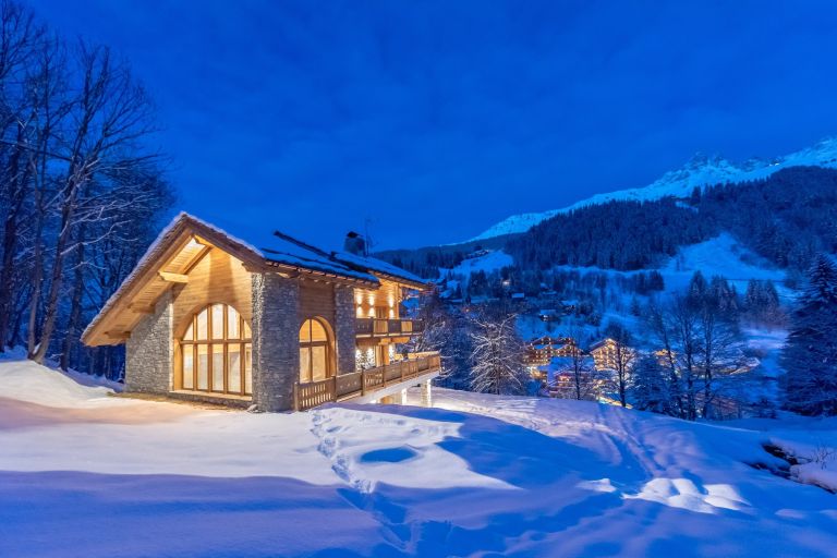 chalet de luxe 10 Pièces en location saisonnière sur MERIBEL LES ALLUES (73550)