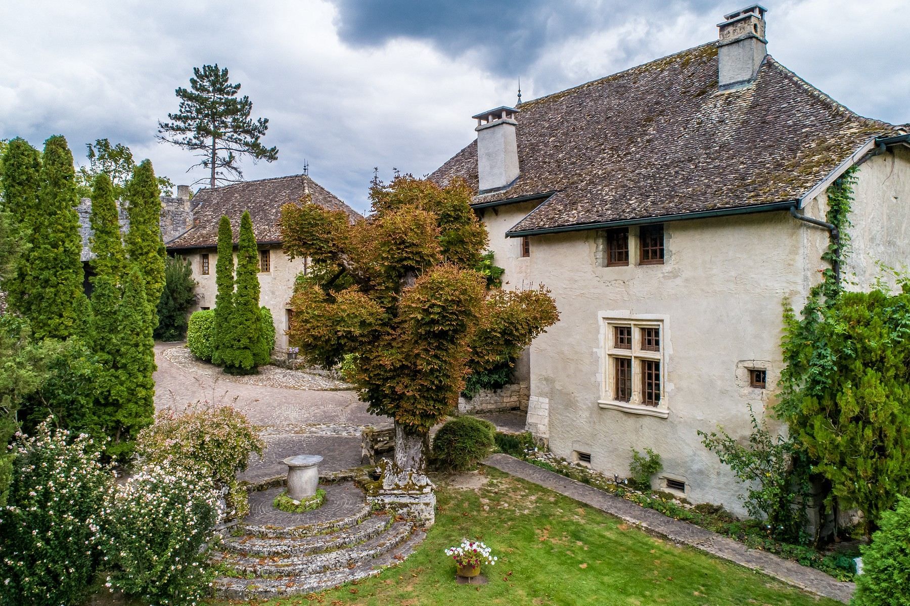 castle 15 Rooms for sale on USINENS (74910)