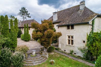 Château · Usinens