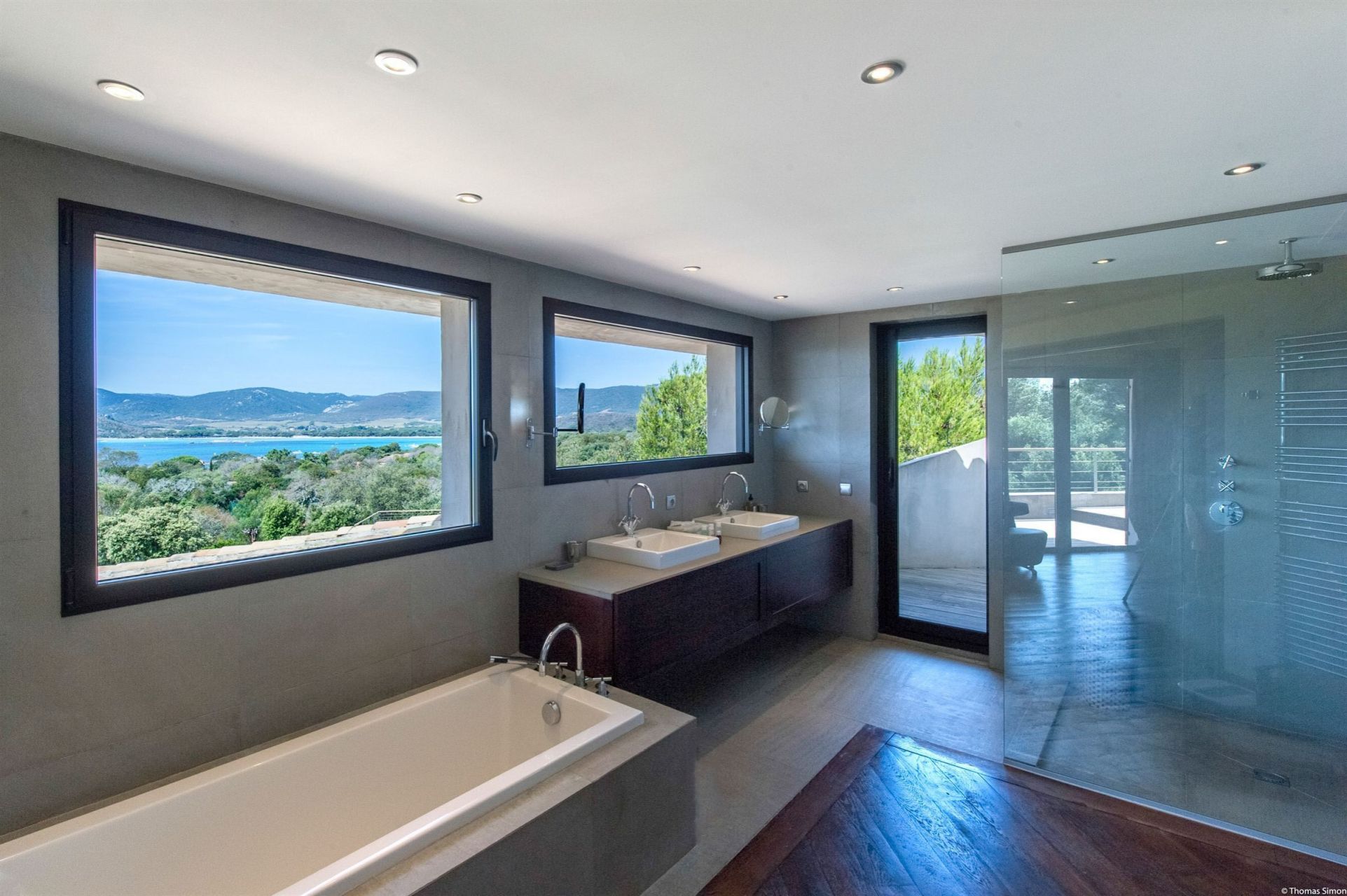 luxury villa 10 Rooms for seasonal rent on PORTO VECCHIO (20137)