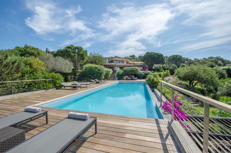 villa de luxe 10 Pièces en location saisonnière sur PORTO VECCHIO (20137)