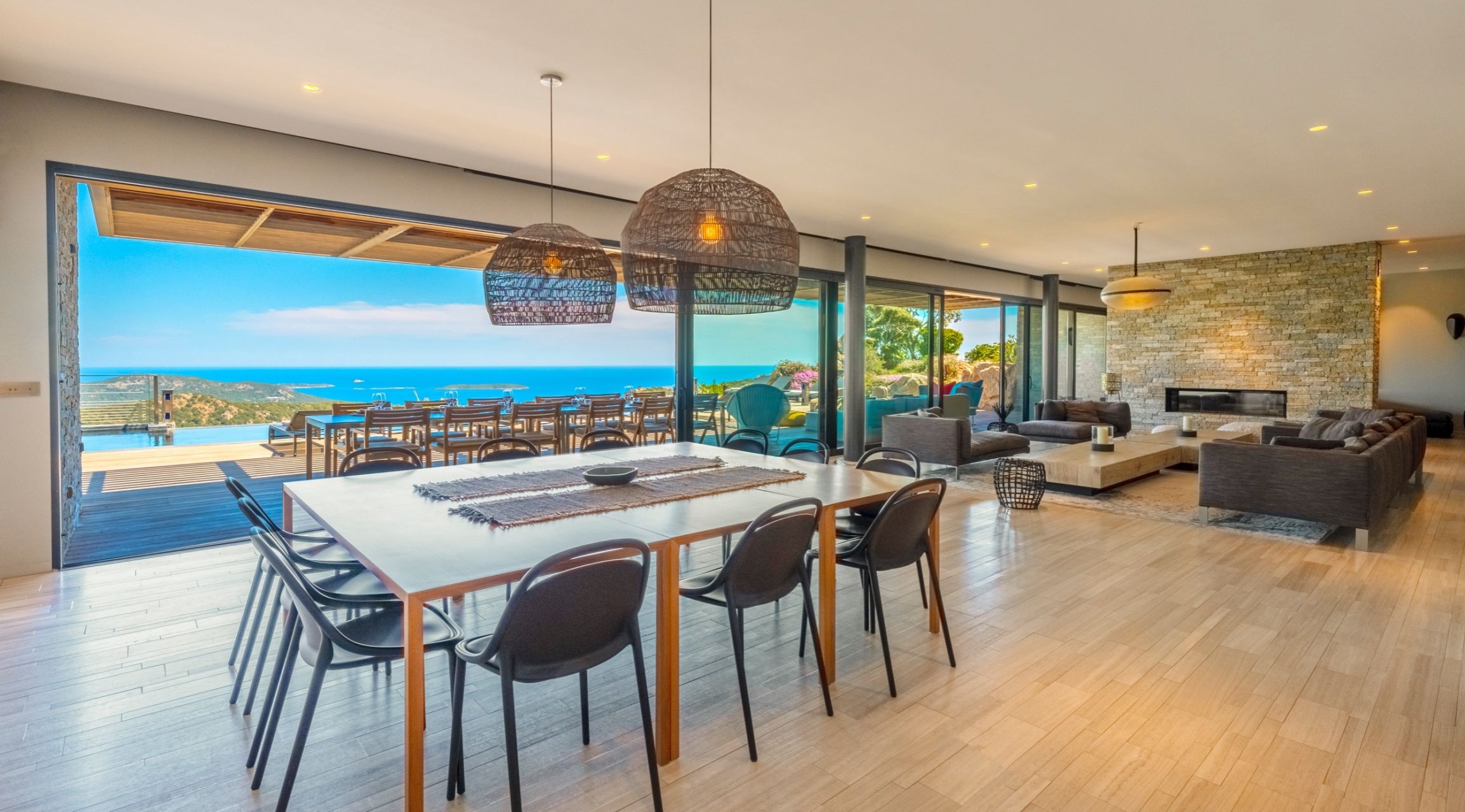 luxury villa 8 Rooms for seasonal rent on PORTO VECCHIO (20137)