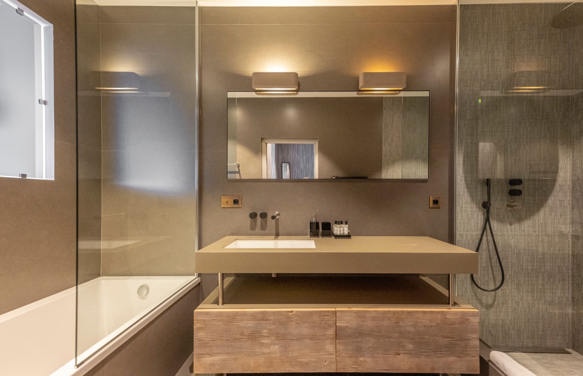 luxury villa 8 Rooms for seasonal rent on PORTO VECCHIO (20137)