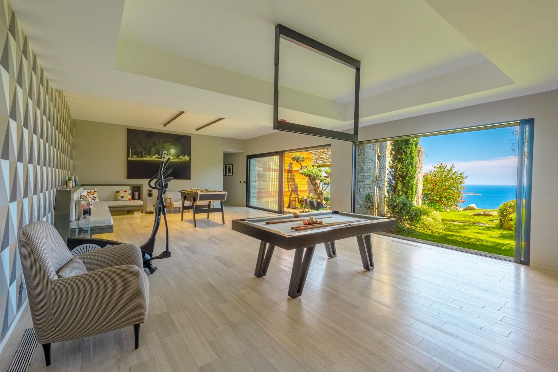 luxury villa 8 Rooms for seasonal rent on PORTO VECCHIO (20137)