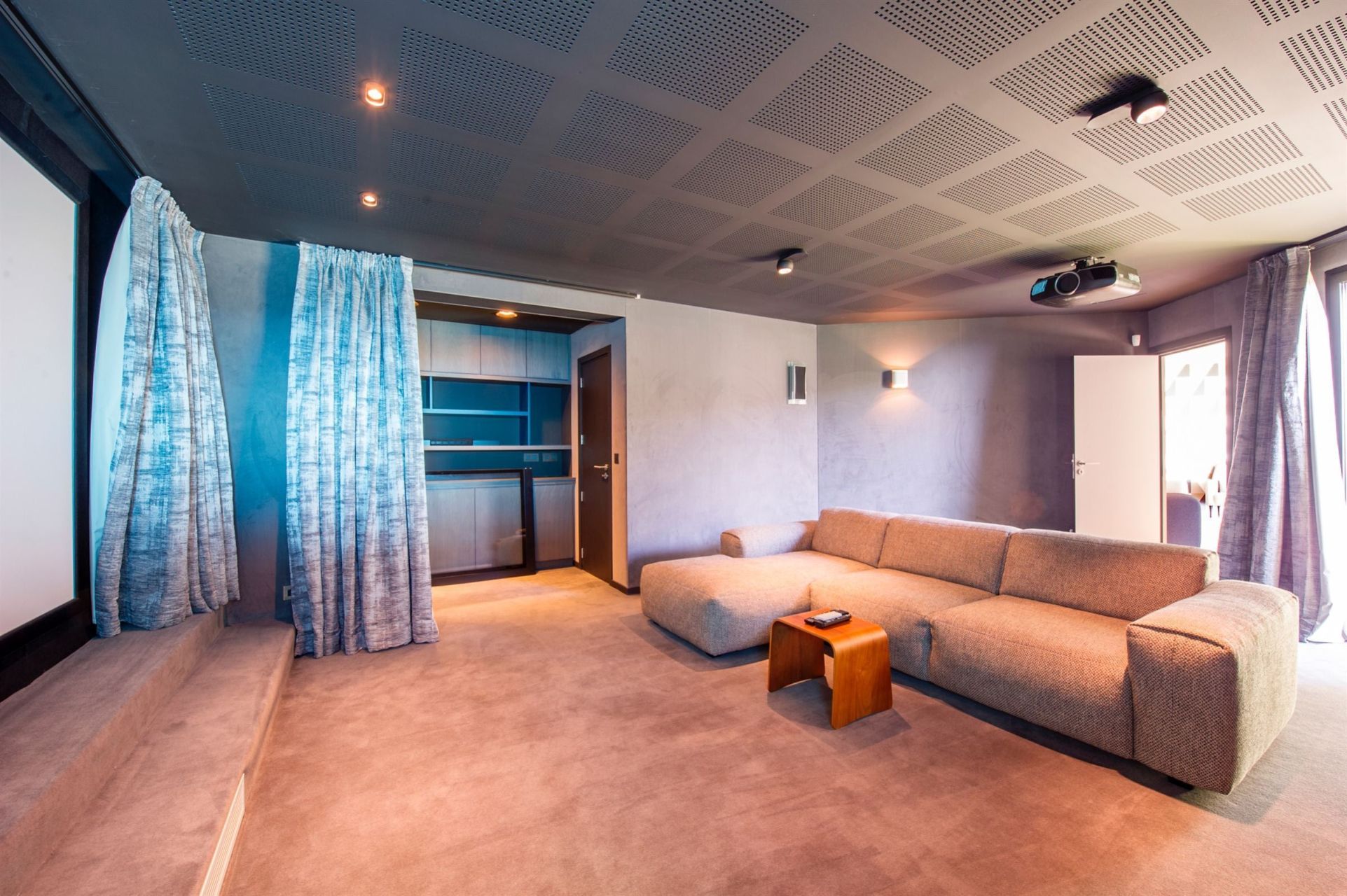 villa de luxe 8 Pièces en location saisonnière sur PORTO VECCHIO (20137)
