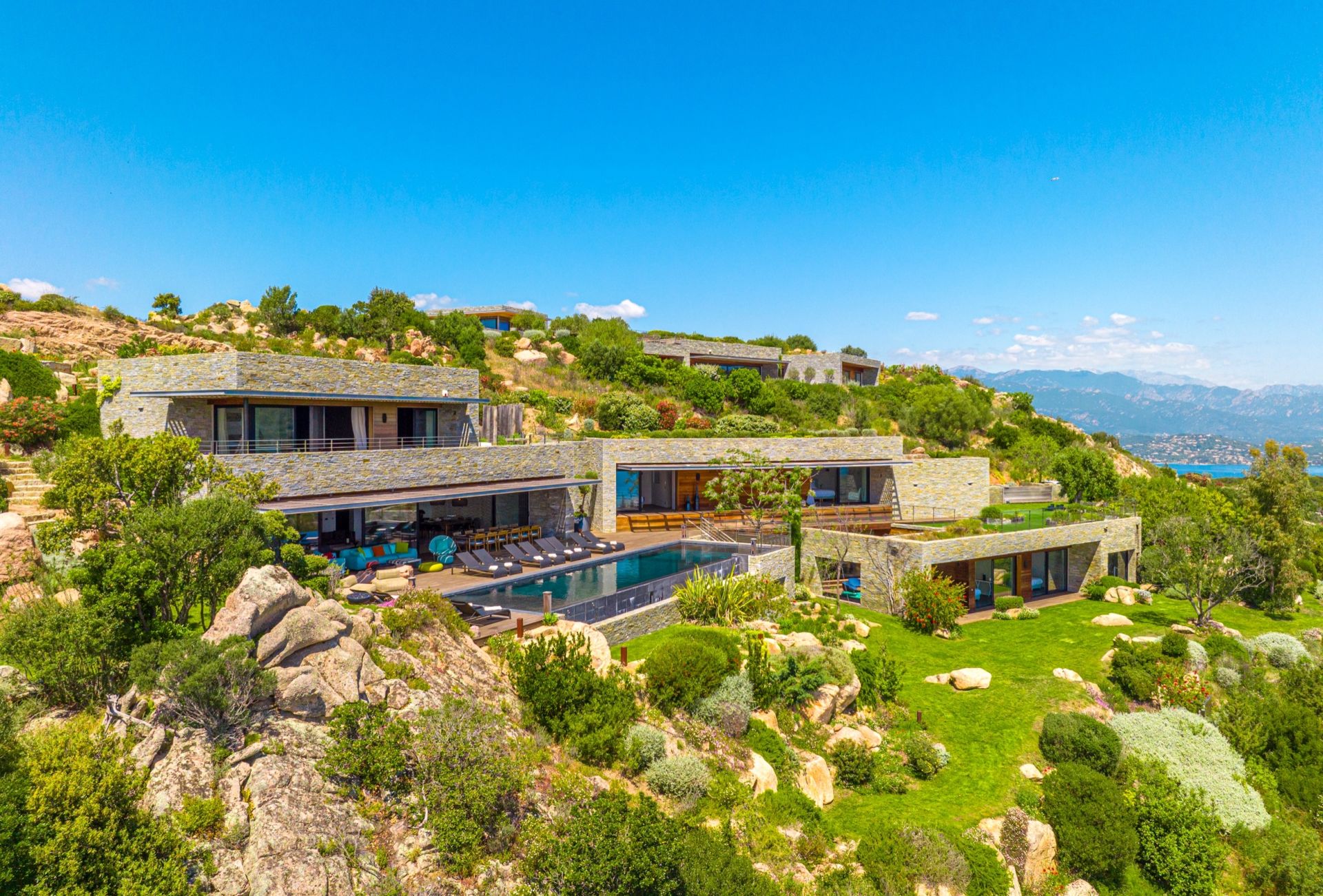 villa de luxe 8 Pièces en location saisonnière sur PORTO VECCHIO (20137)