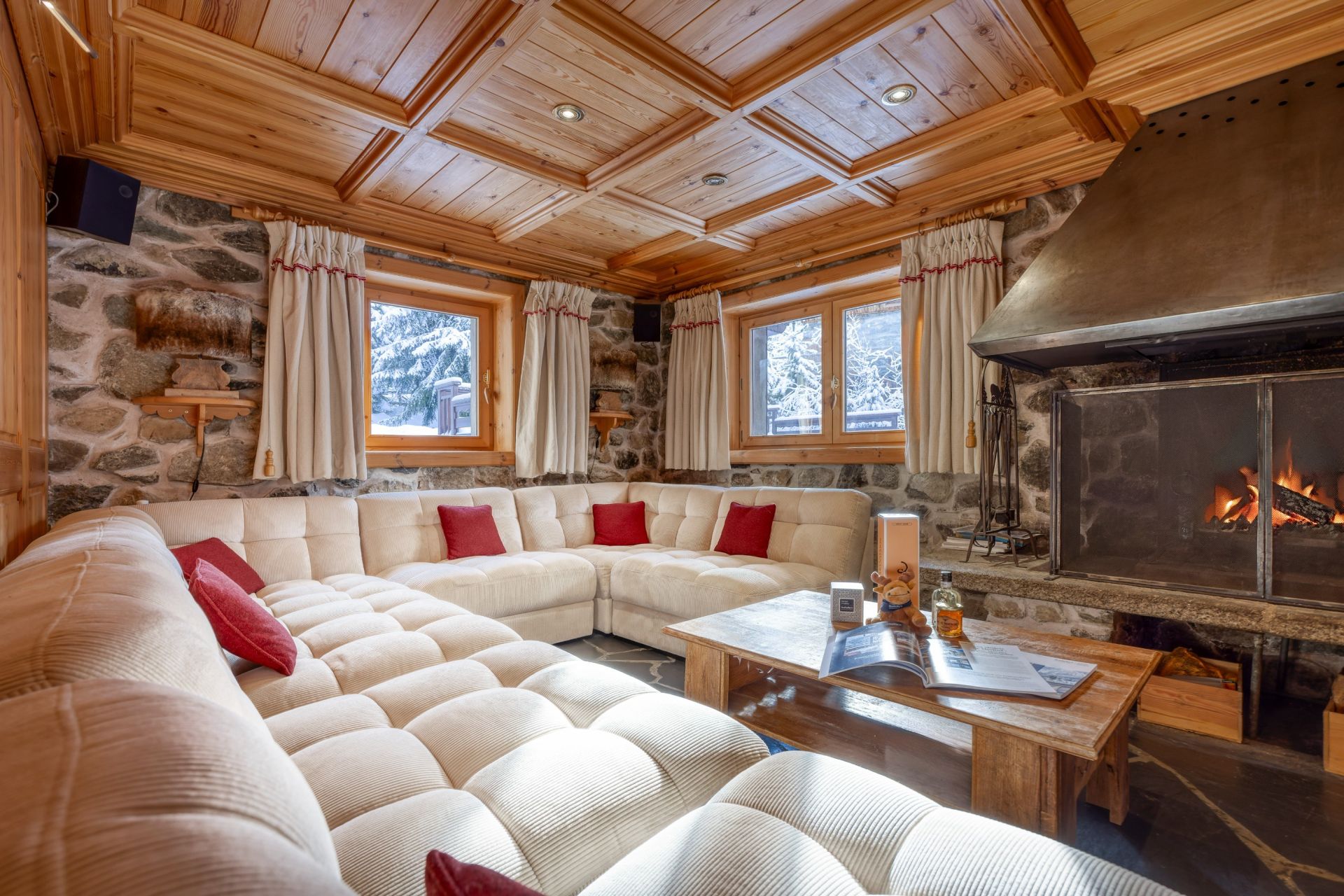 luxury chalet 7 Rooms for seasonal rent on MERIBEL LES ALLUES (73550)