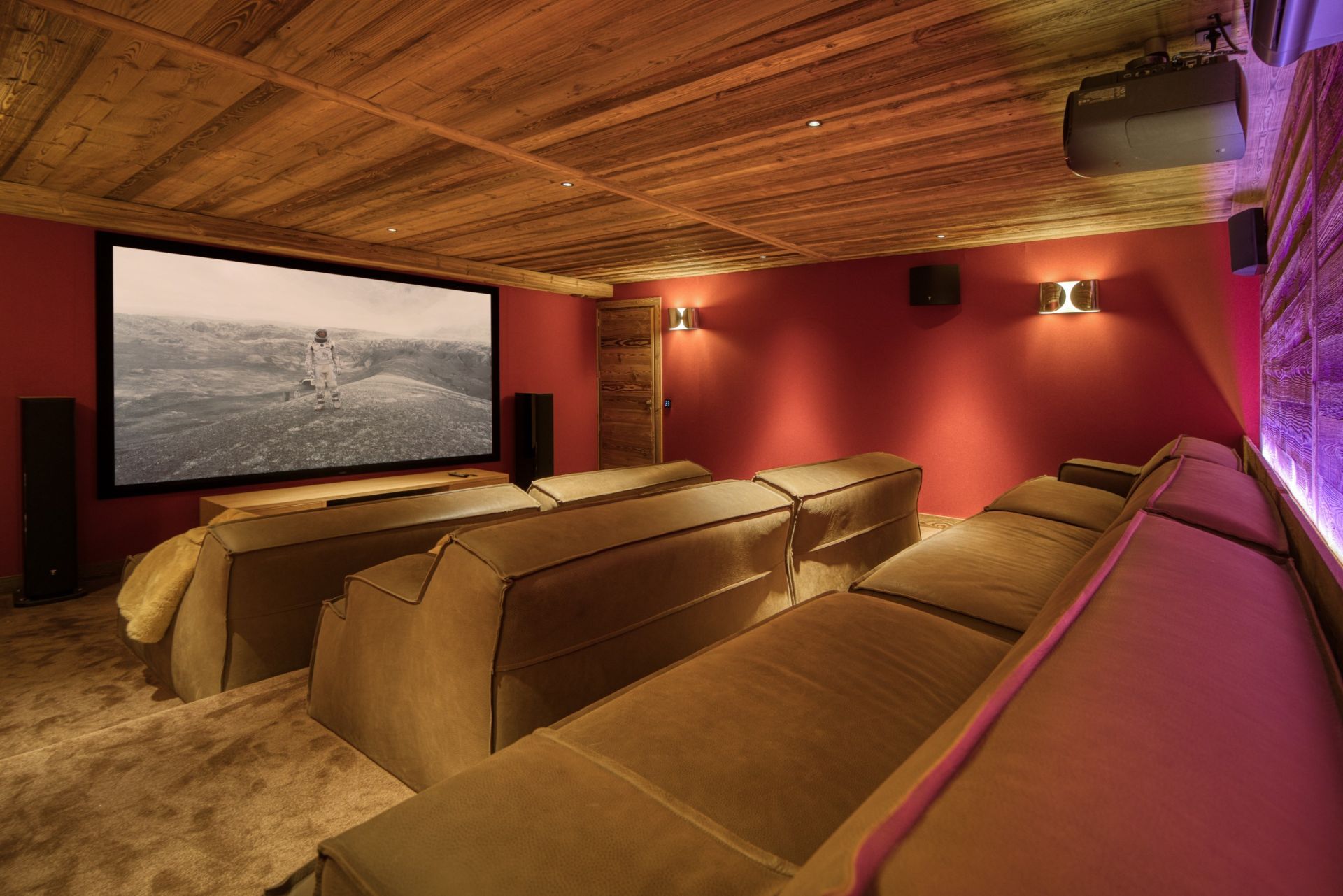 luxury chalet 10 Rooms for seasonal rent on MEGEVE (74120)