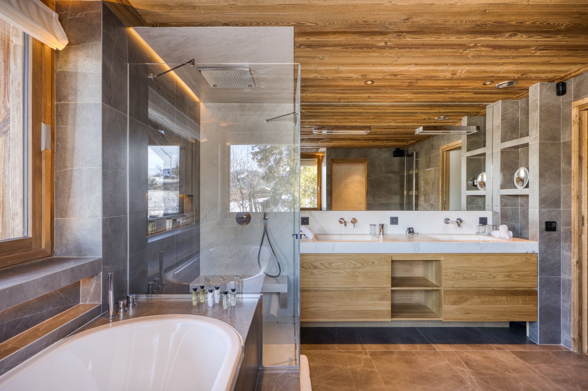 luxury chalet 10 Rooms for seasonal rent on MEGEVE (74120)