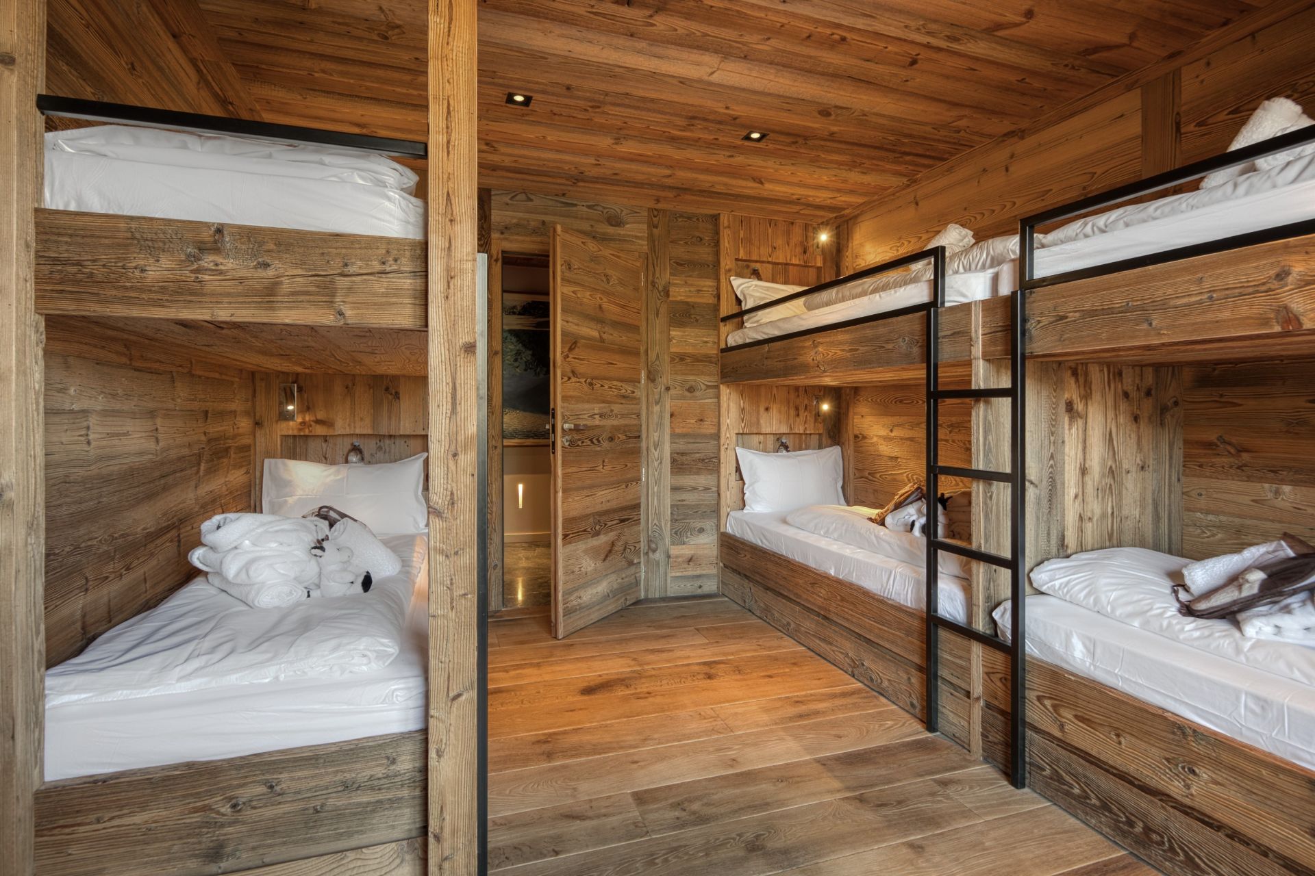luxury chalet 10 Rooms for seasonal rent on MEGEVE (74120)