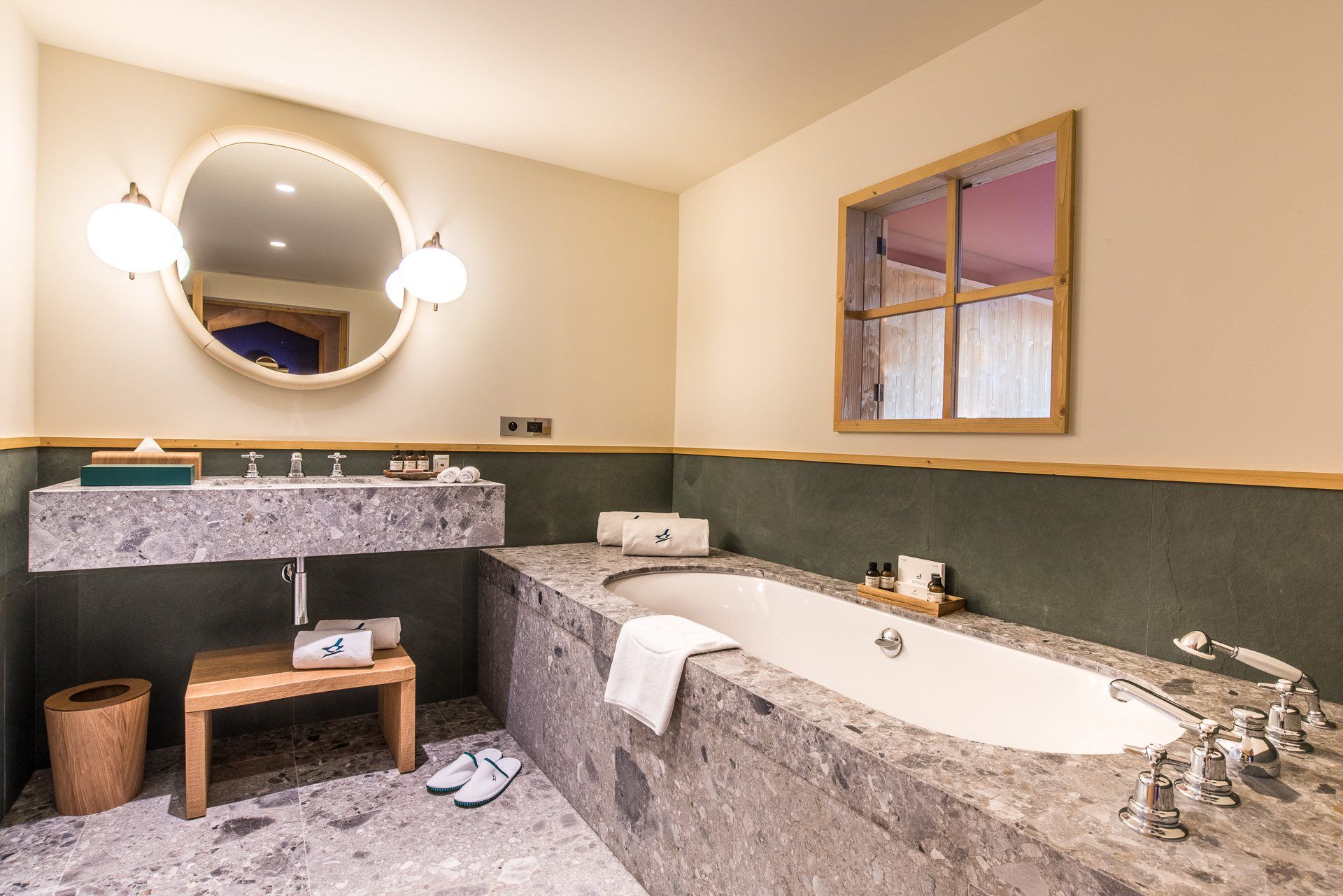 chalet de luxe 5 Pièces en location saisonnière sur MERIBEL LES ALLUES (73550)