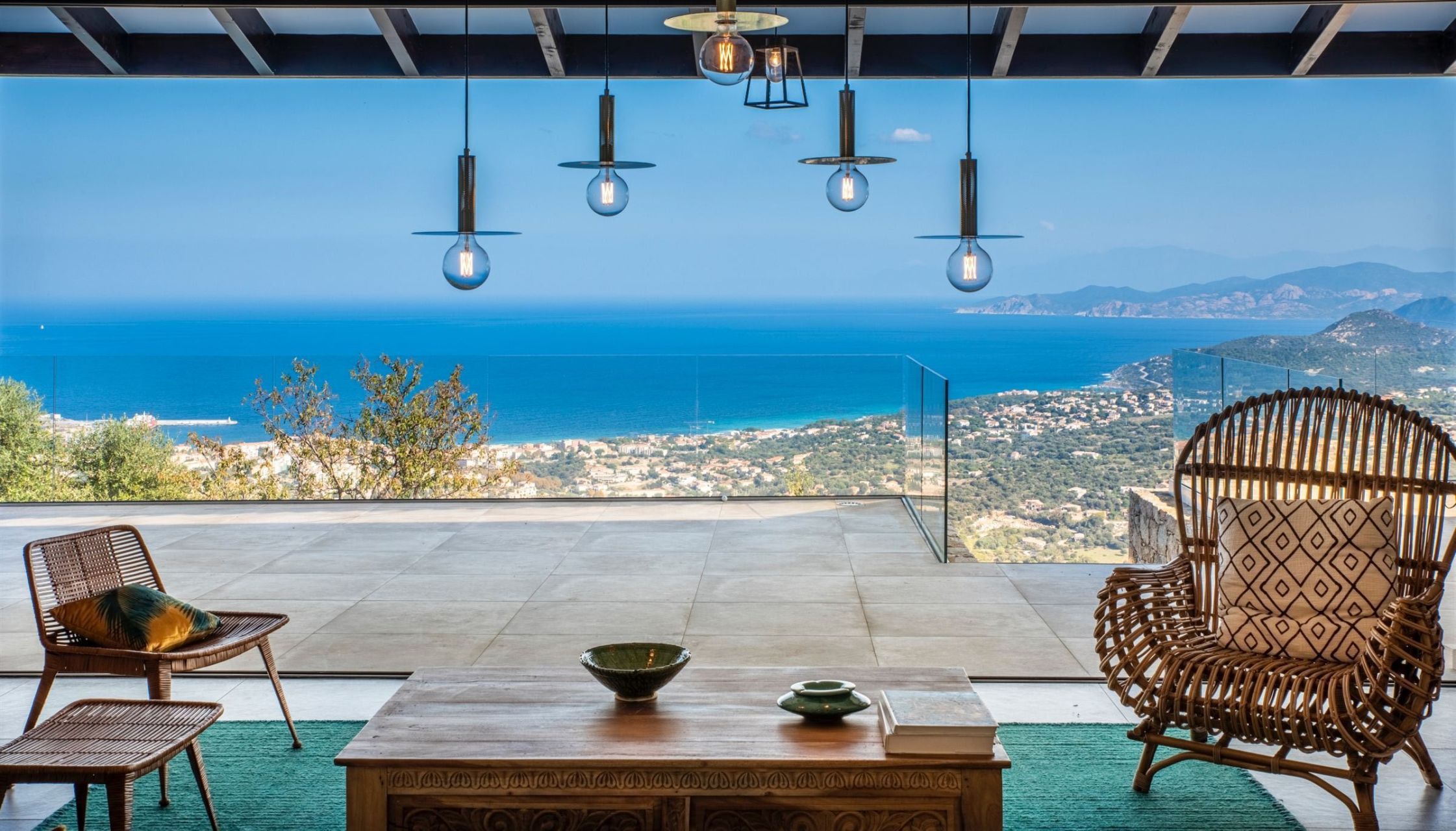 villa de luxe 8 Pièces en location saisonnière sur L ILE ROUSSE (20220)